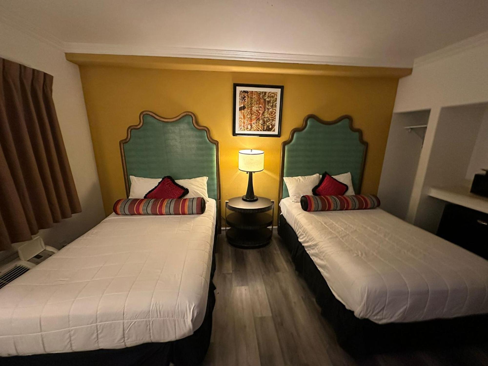Howard Johnson By Wyndham بيكرسفيلد المظهر الخارجي الصورة